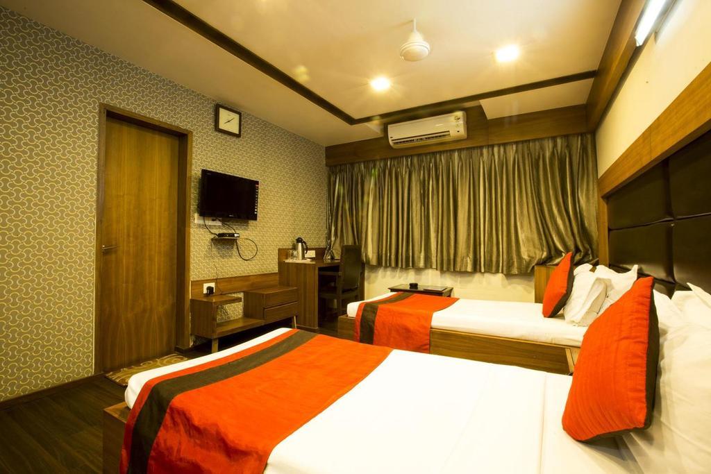 Hotel Kanak Comfort Ahmedabad Exterior foto